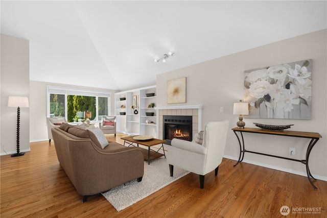 2630 NW Oakcrest Drive, Issaquah, WA 98027