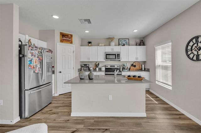 2402 OAKWOOD LANE, Davenport, FL 33837