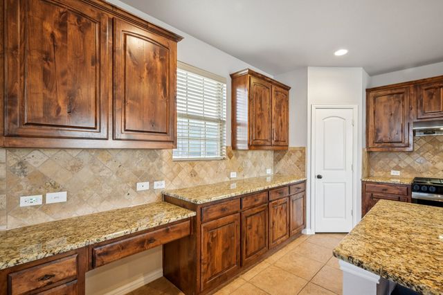 520 Eastland Drive, Lewisville, TX 75056