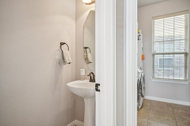 520 Eastland Drive, Lewisville, TX 75056