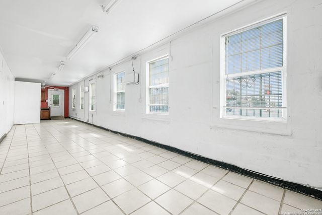 3016 S Presa, San Antonio, TX 78210