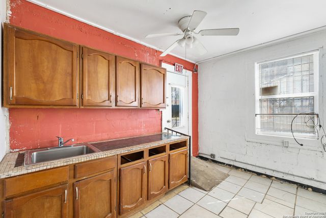 3016 S Presa, San Antonio, TX 78210