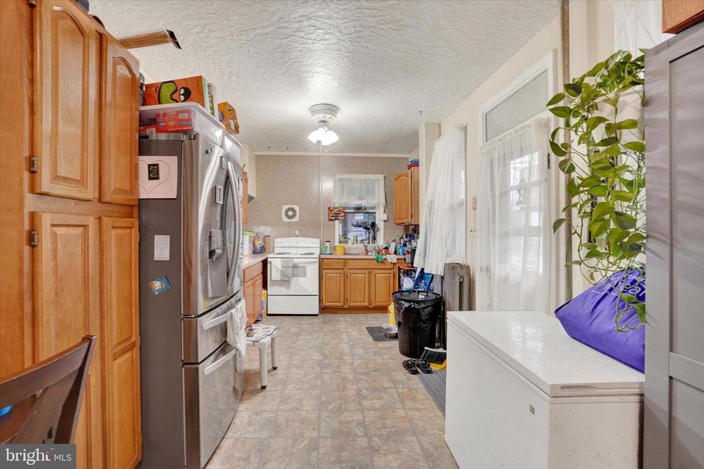 Image 12 of property listing at 1454 MONROE ST, York, PA 17404