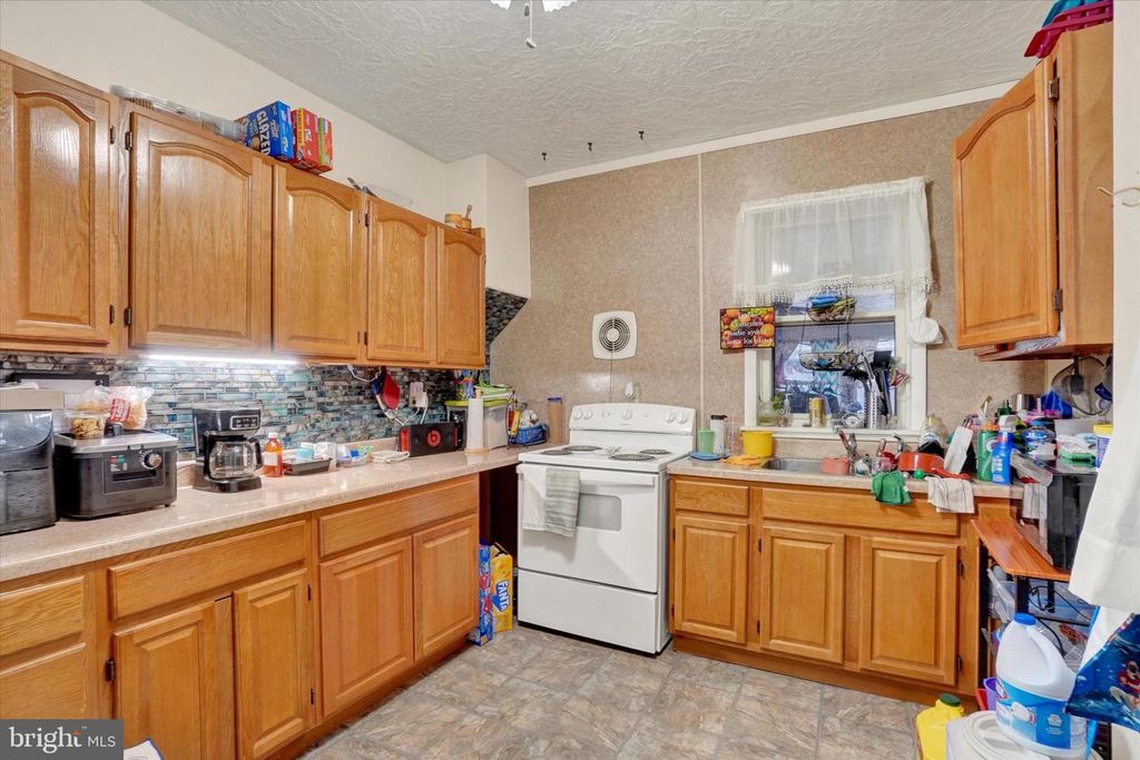 Image 13 of property listing at 1454 MONROE ST, York, PA 17404