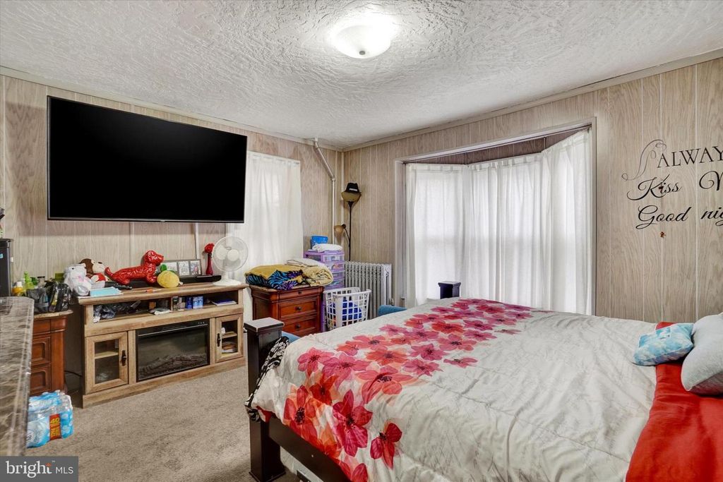 Image 3 of property listing at 1454 MONROE ST, York, PA 17404