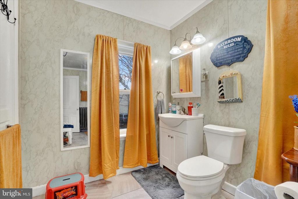 Image 7 of property listing at 1454 MONROE ST, York, PA 17404