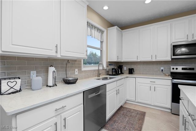 15379 Old Oak Drive, Strongsville, OH 44149