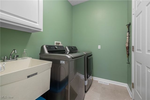 15379 Old Oak Drive, Strongsville, OH 44149