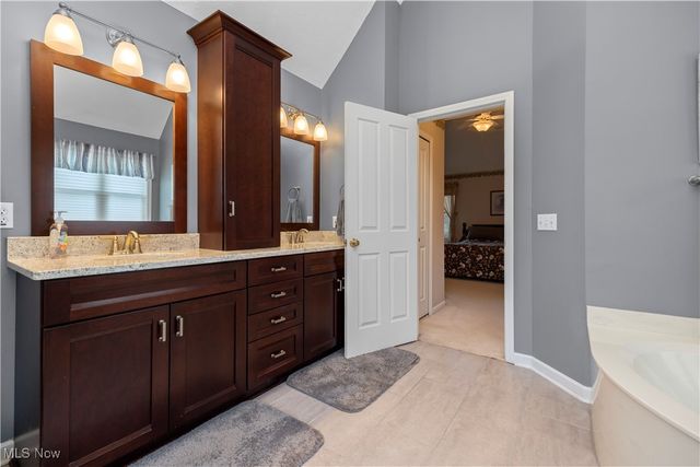 15379 Old Oak Drive, Strongsville, OH 44149