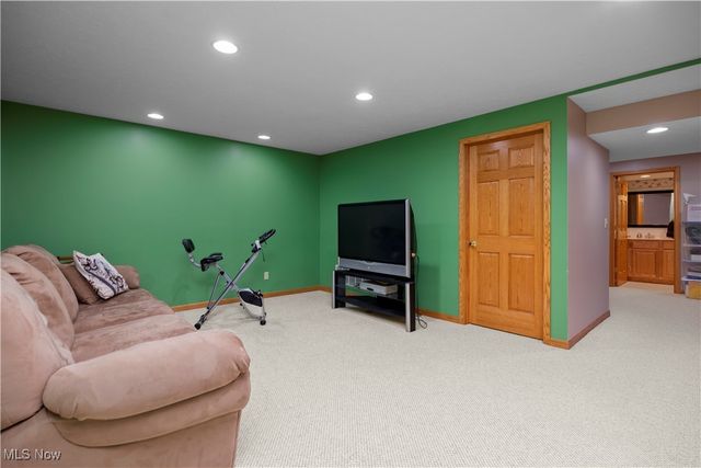 15379 Old Oak Drive, Strongsville, OH 44149