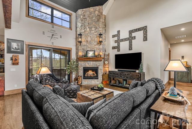 157 Riverbend Forest Drive, Asheville, NC 28805