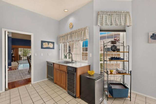 560 Eastlake Drive SE, Rio Rancho, NM 87124