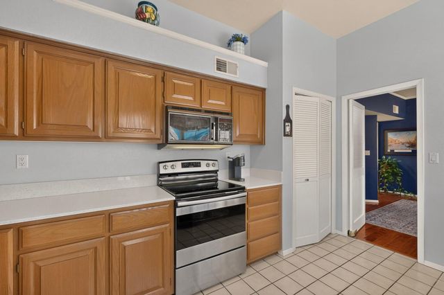 560 Eastlake Drive SE, Rio Rancho, NM 87124