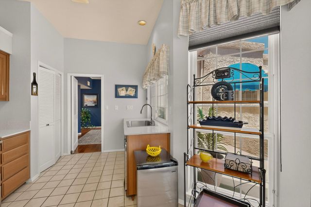 560 Eastlake Drive SE, Rio Rancho, NM 87124