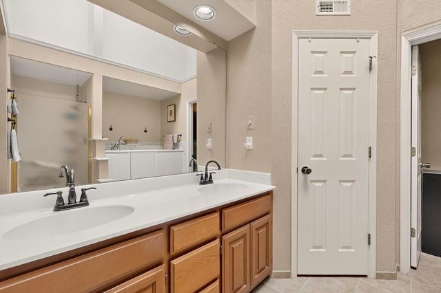 560 Eastlake Drive SE, Rio Rancho, NM 87124
