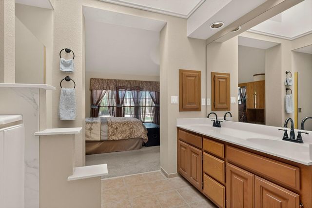 560 Eastlake Drive SE, Rio Rancho, NM 87124