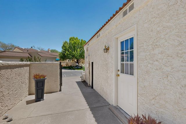 560 Eastlake Drive SE, Rio Rancho, NM 87124