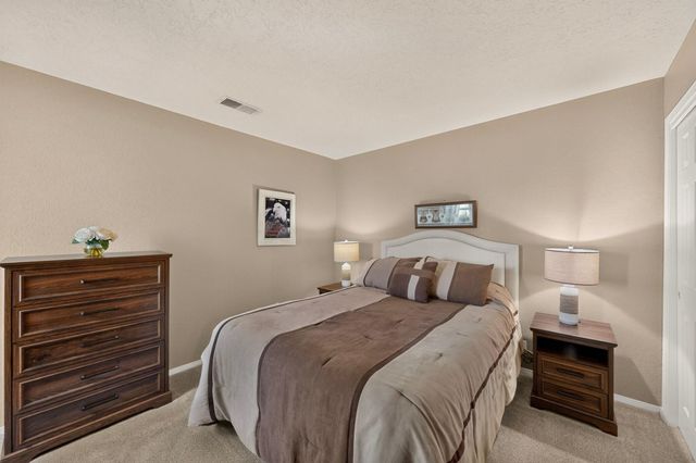560 Eastlake Drive SE, Rio Rancho, NM 87124