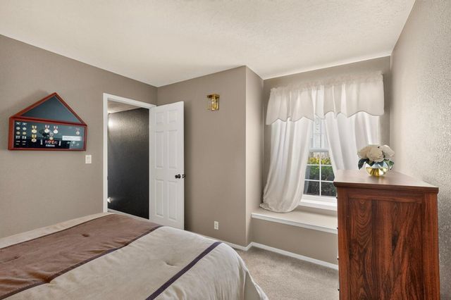 560 Eastlake Drive SE, Rio Rancho, NM 87124