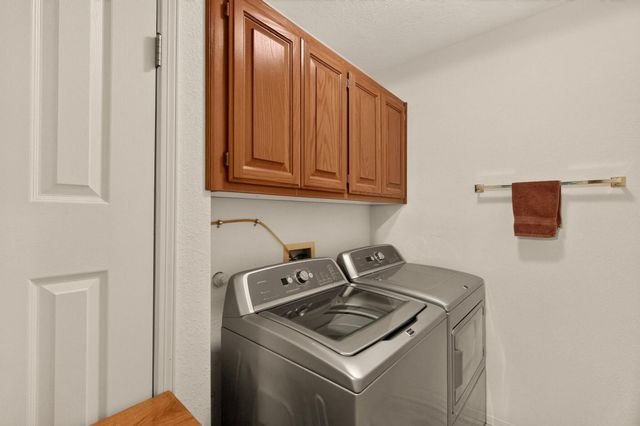 560 Eastlake Drive SE, Rio Rancho, NM 87124