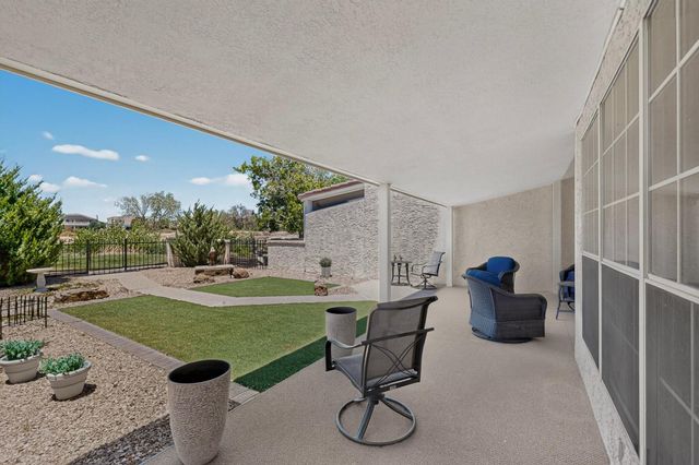 560 Eastlake Drive SE, Rio Rancho, NM 87124
