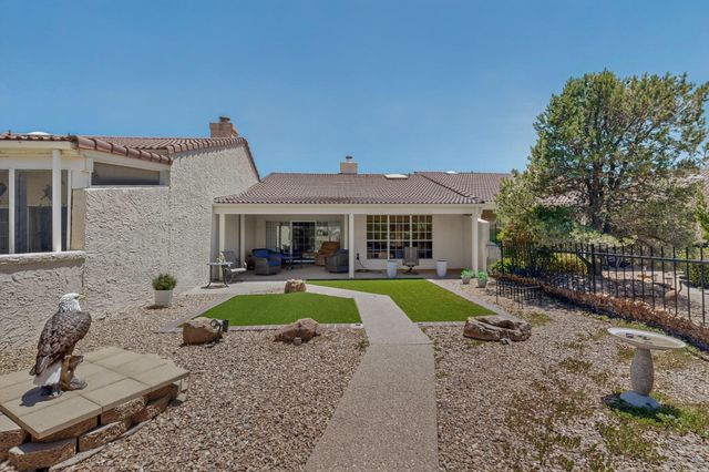 560 Eastlake Drive SE, Rio Rancho, NM 87124