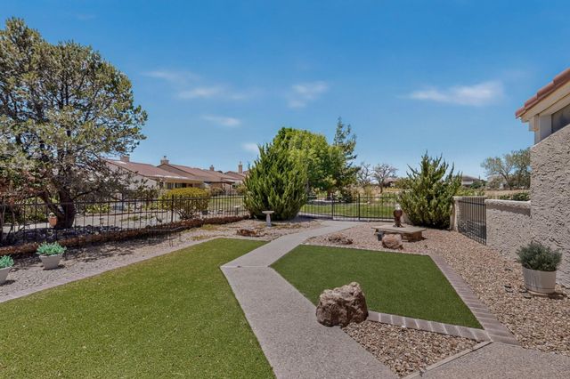 560 Eastlake Drive SE, Rio Rancho, NM 87124