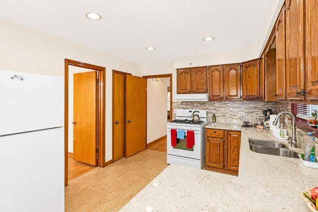 3225 N Narragansett Avenue, Chicago, IL 60634