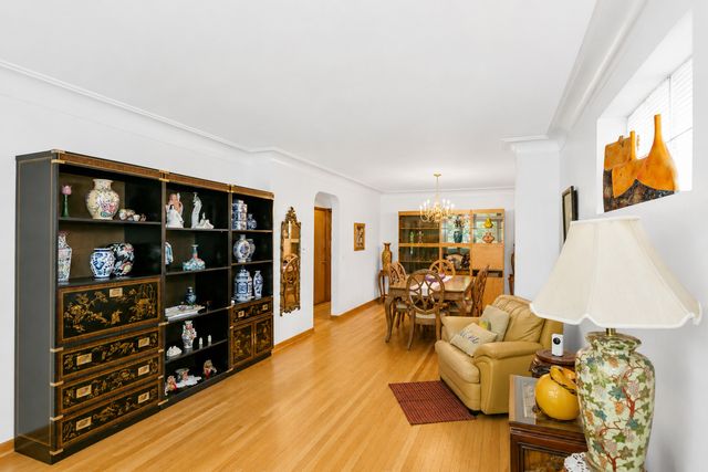 3225 N Narragansett Avenue, Chicago, IL 60634