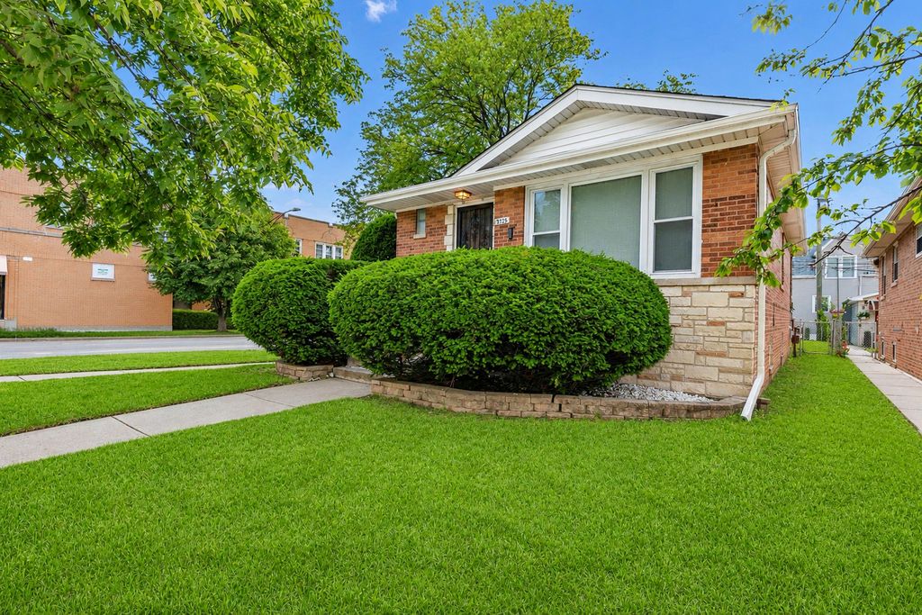 3225 N Narragansett Avenue, Chicago, IL 60634