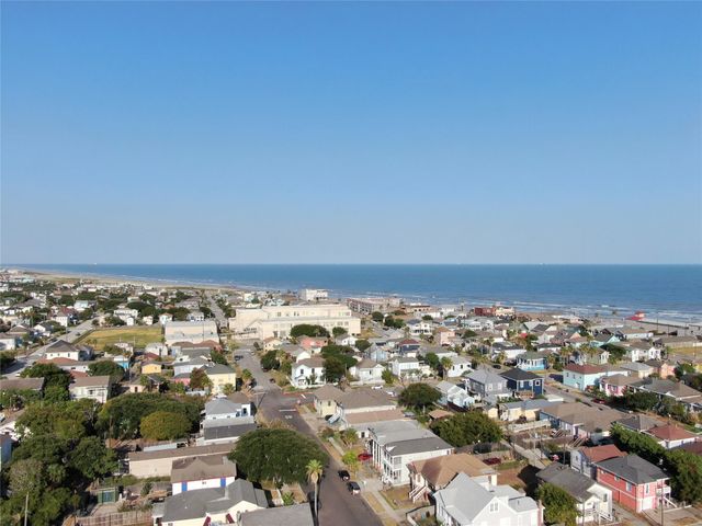 1816 Avenue N, Galveston, TX 77550