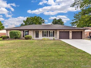305 Flagstone Drive, Belleville, IL 62221