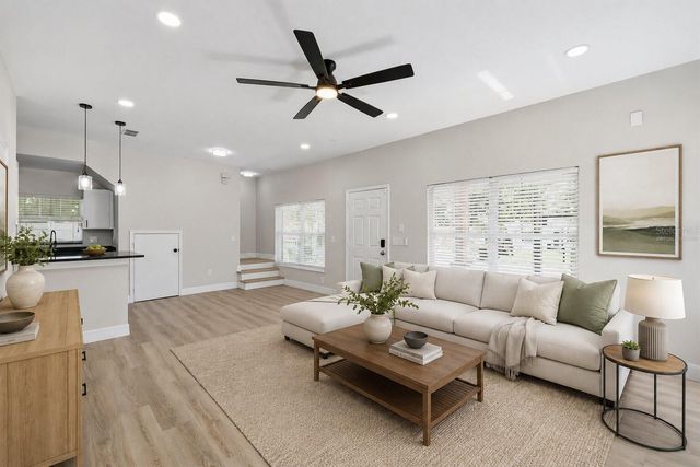 319 E HANLON STREET, Tampa, FL 33604