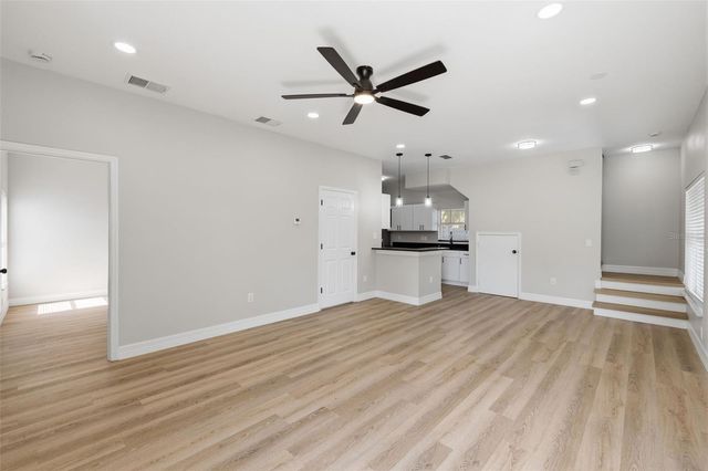 319 E HANLON STREET, Tampa, FL 33604