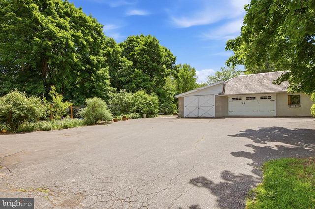 2304 SPINNERSTOWN RD, Quakertown, PA 18951
