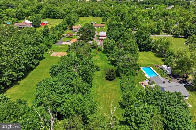 2304 SPINNERSTOWN RD, Quakertown, PA 18951