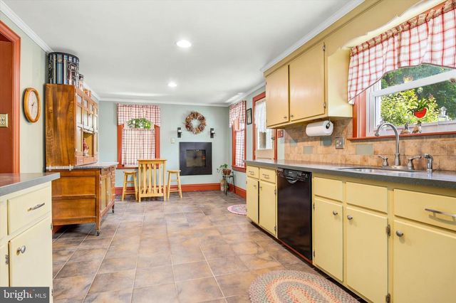2304 SPINNERSTOWN RD, Quakertown, PA 18951