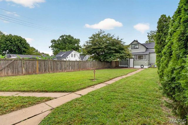 329 Houston Street, St Charles, MO 63301