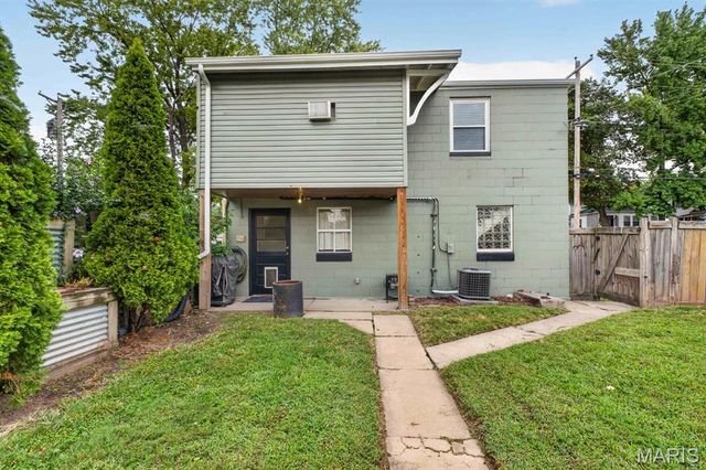 329 Houston Street, St Charles, MO 63301