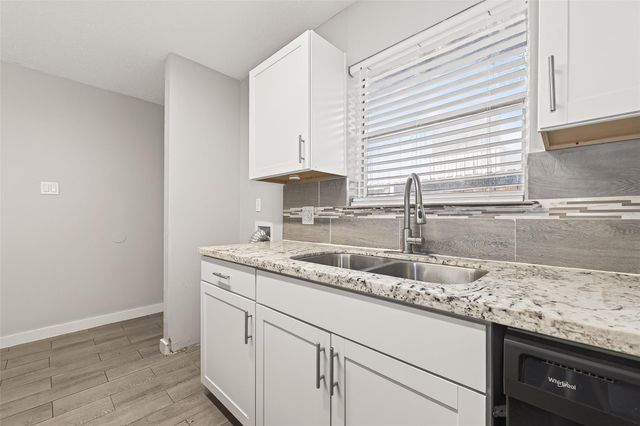 1230 Shadowdale Drive 17, Houston, TX 77043