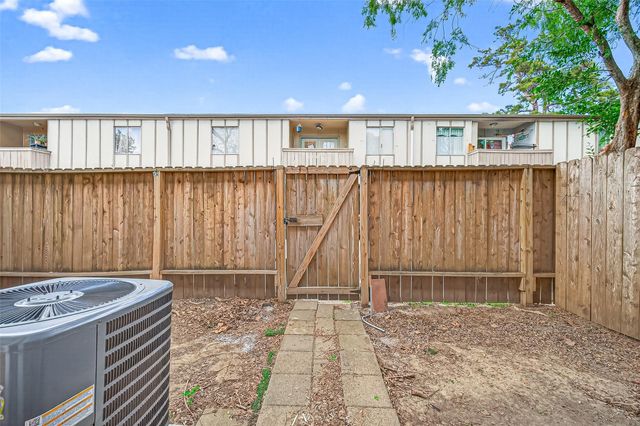 1230 Shadowdale Drive 17, Houston, TX 77043