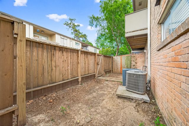 1230 Shadowdale Drive 17, Houston, TX 77043