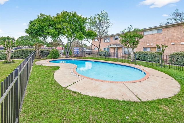 1230 Shadowdale Drive 17, Houston, TX 77043