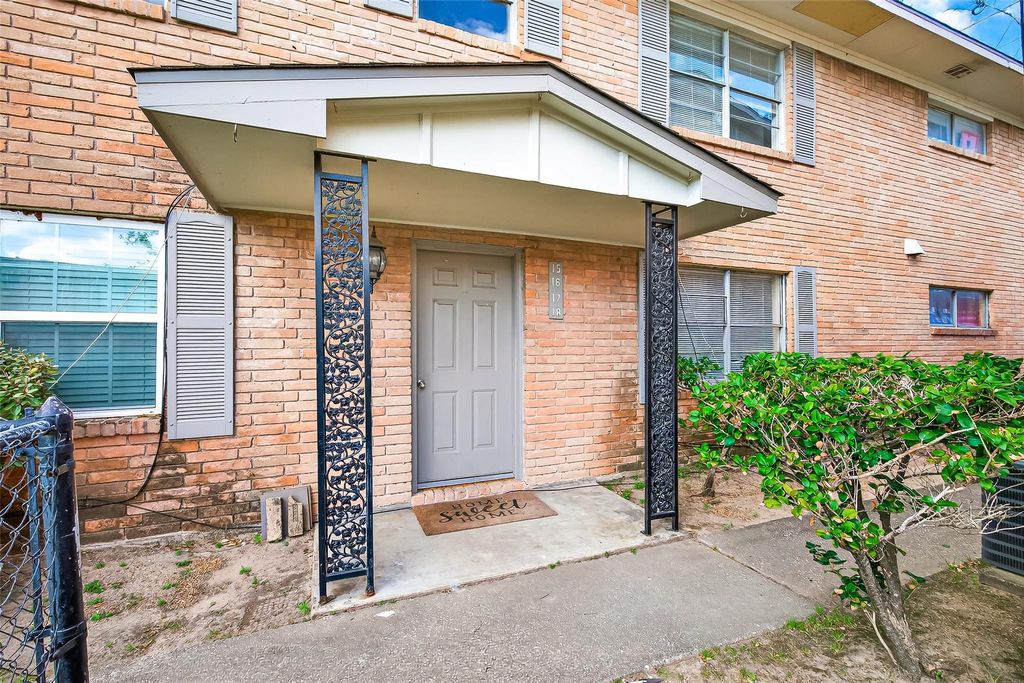 1230 Shadowdale Drive 17, Houston, TX 77043