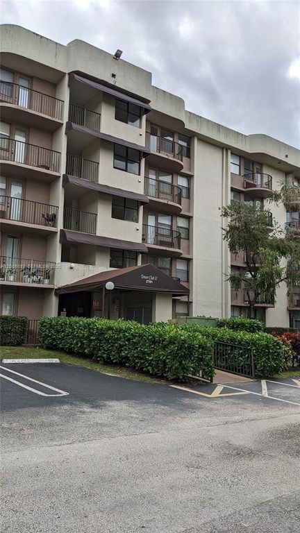 2701 Riverside Drive 206-B, Coral Springs, FL 33065