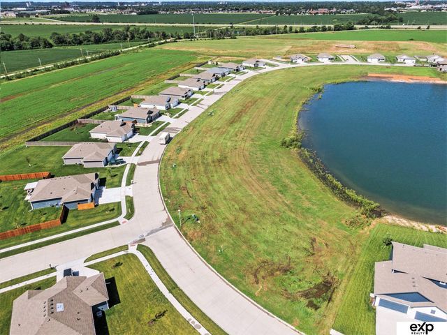 1810 Kara Way, Fremont, NE 68028