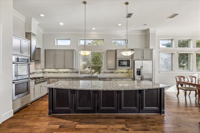 1607 Pinot Circle, Houston, TX 77055