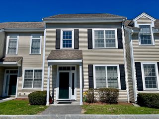 42 Evergreen Cir 42, Canton, MA 02021