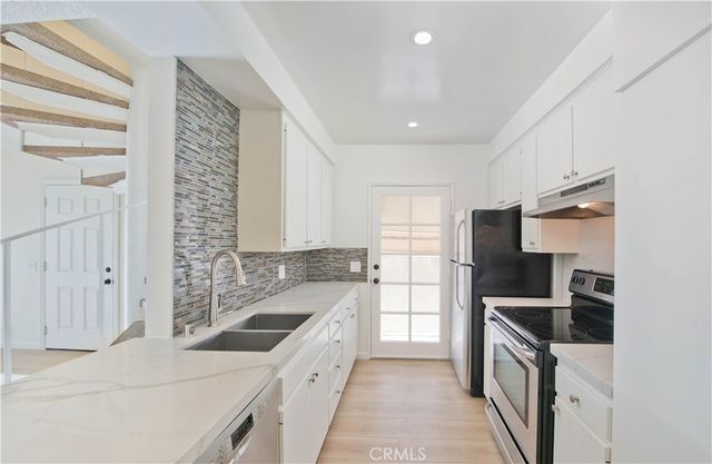3407 Ocean Front Walk B, Los Angeles, CA 90292