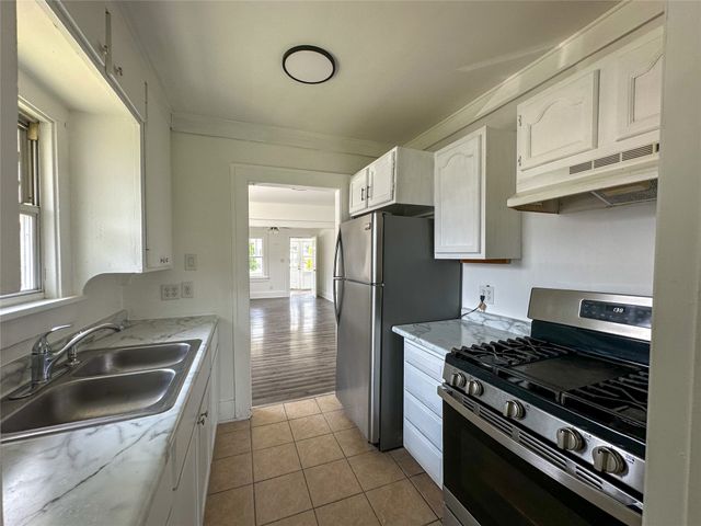 1719 E 24th Street, Des Moines, IA 50317